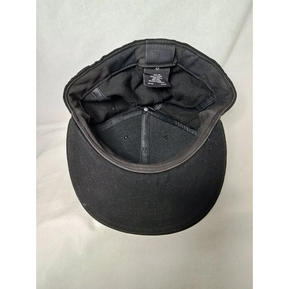 Toronto Blue Jays New Era 59Fifty Fitted Blackout Hat cap Men's 7 1/2‎ Red Leaf